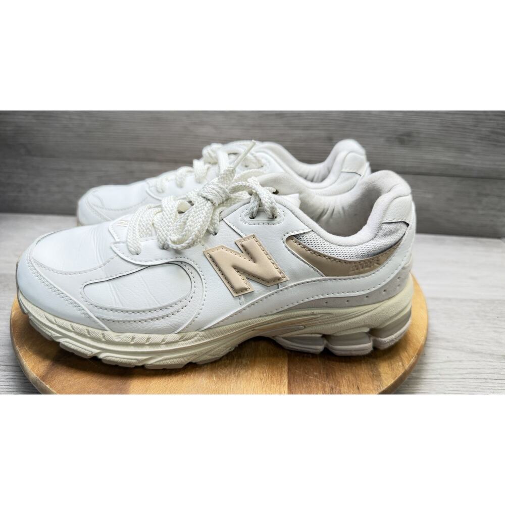 New Balance 2002R. White. Men’s Size 7 - Picture 5 of 10